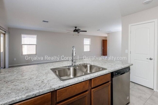 Building Photo - 8749 E Pebble Stone Ln
