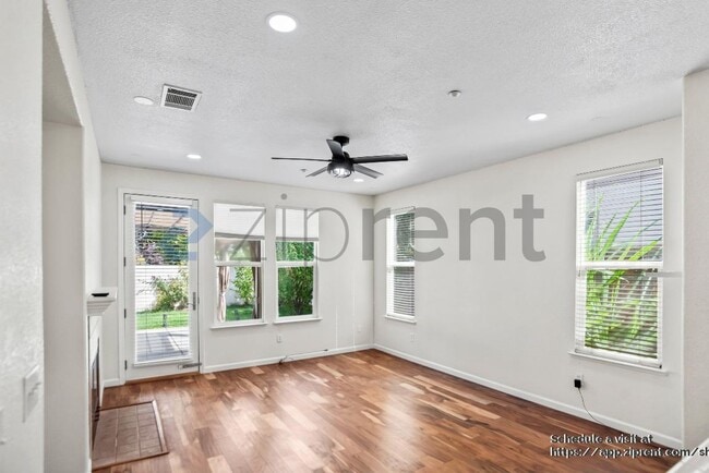 Building Photo - 1198 Saratoga Pl