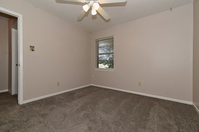 Building Photo - 1208 Yellowstone St