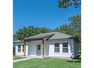 Building Photo - 208 E Oklahoma Ave