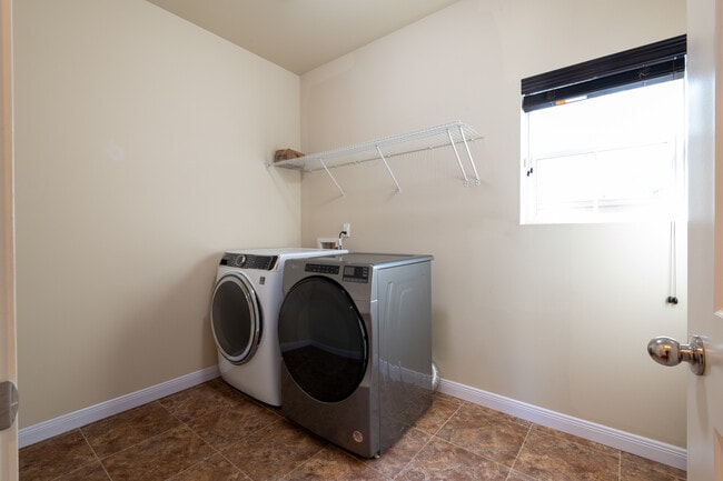 Building Photo - 6733 37th Ave S