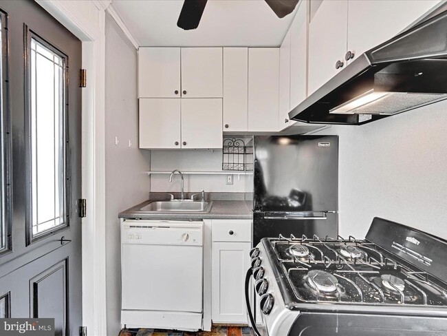 Building Photo - 657 S Sumneytown Pike