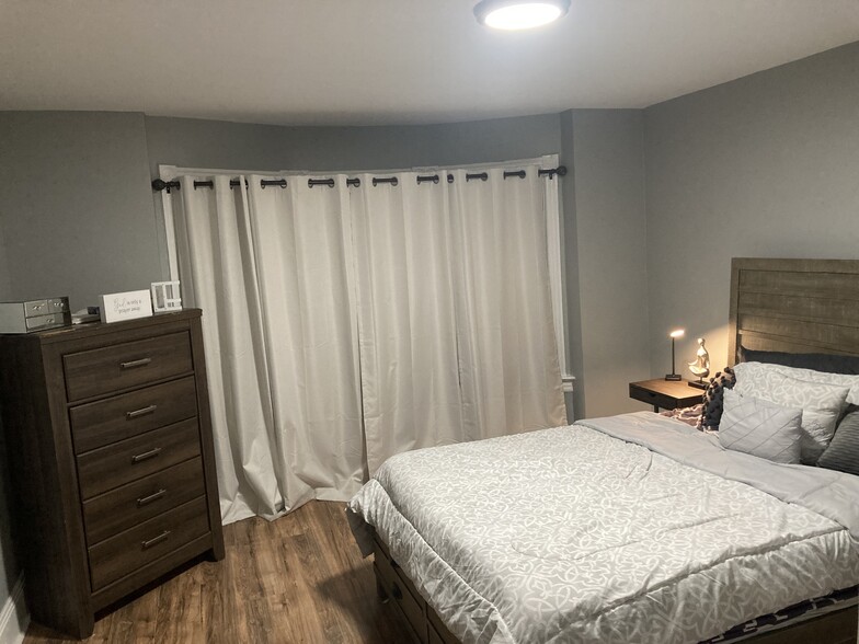 Bedroom furnished - 129 Randall Ave