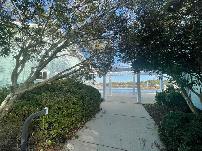 Building Photo - Pointe East at Harbor Walk Ocean View Condo