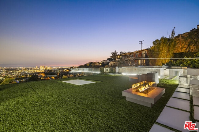 Building Photo - 1680 Sunset Plaza Dr