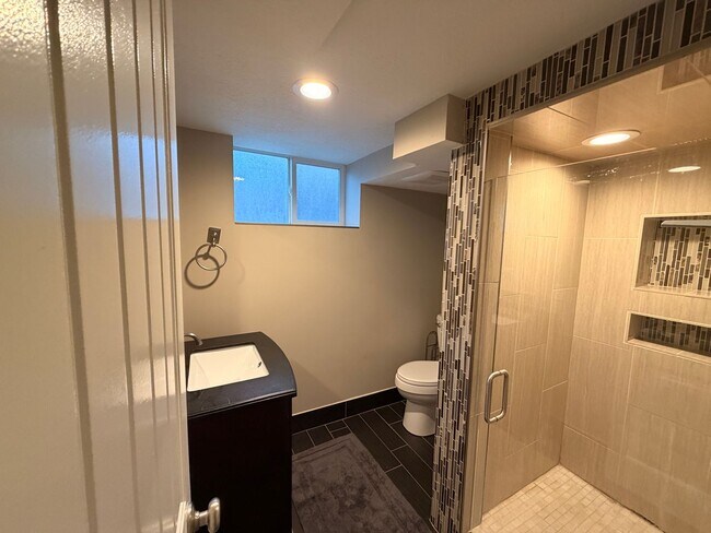 Building Photo - Gorgeous Home in Bountiful!