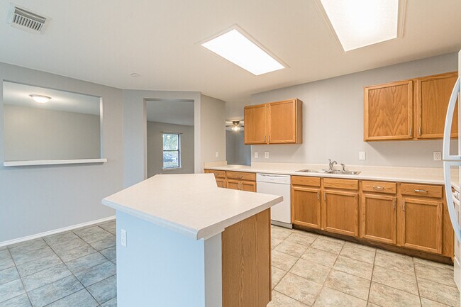Building Photo - 1519 Jasmine