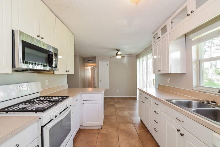 Building Photo - 126 Alder Ave