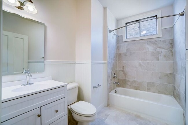 Building Photo - 2701 Cleinview Ave