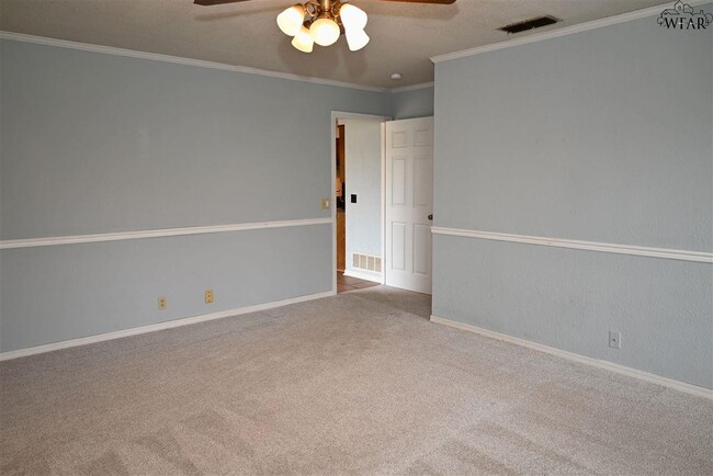 Building Photo - 907 Sugarbush Ln