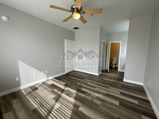 Building Photo - 1445 E Broadway Rd