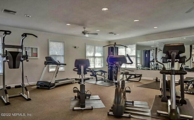 Building Photo - 8101 SUMMER PALM Ct