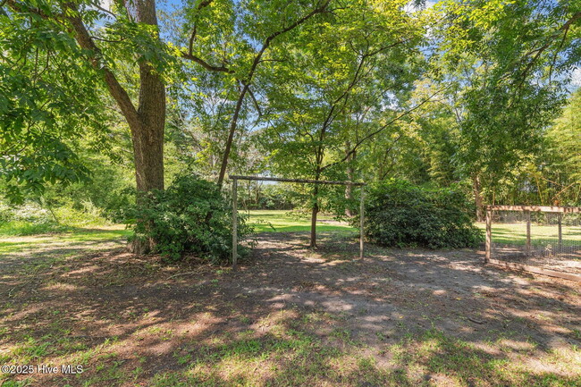 Building Photo - Beautiful 3 Bedroom, 2 Bath Home -135 Yate...