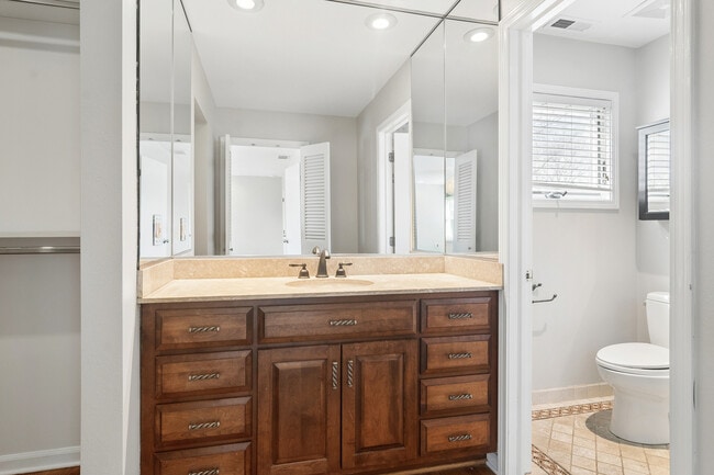 Building Photo - 10 Fairview Ave