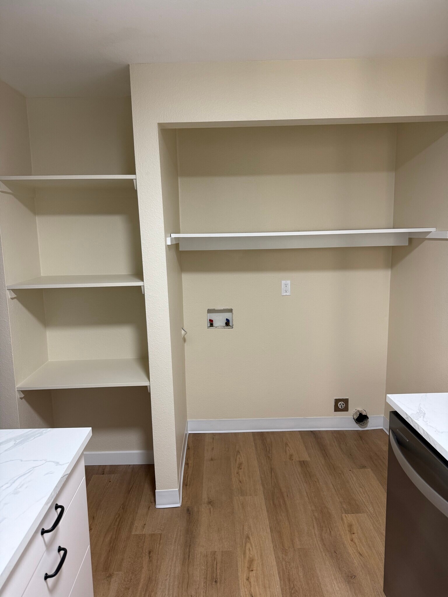 Pantry & W/D Hookup - 6309 SW Valley Ave