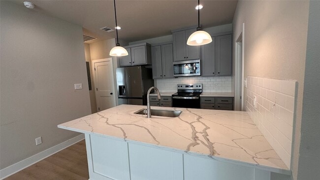 Building Photo - 380 N Dallas St