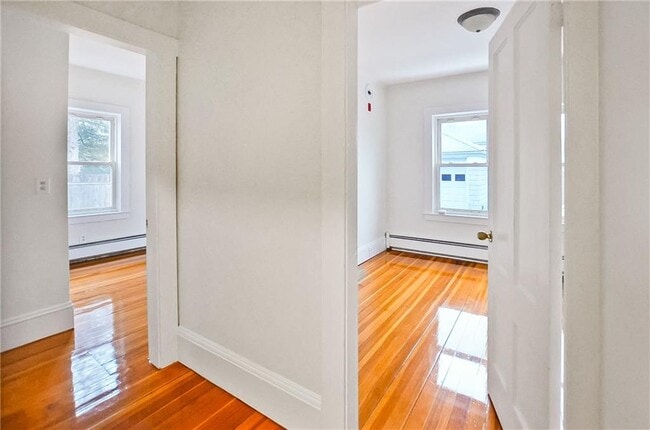 Building Photo - 292 Pleasant St