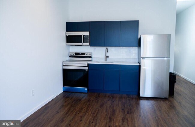 Primary Photo - 2315 W Cumberland St