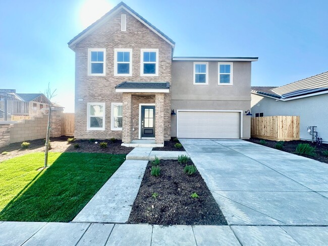 Building Photo - BRAND NEW 5 Bedroom Home In Riverstone Com...