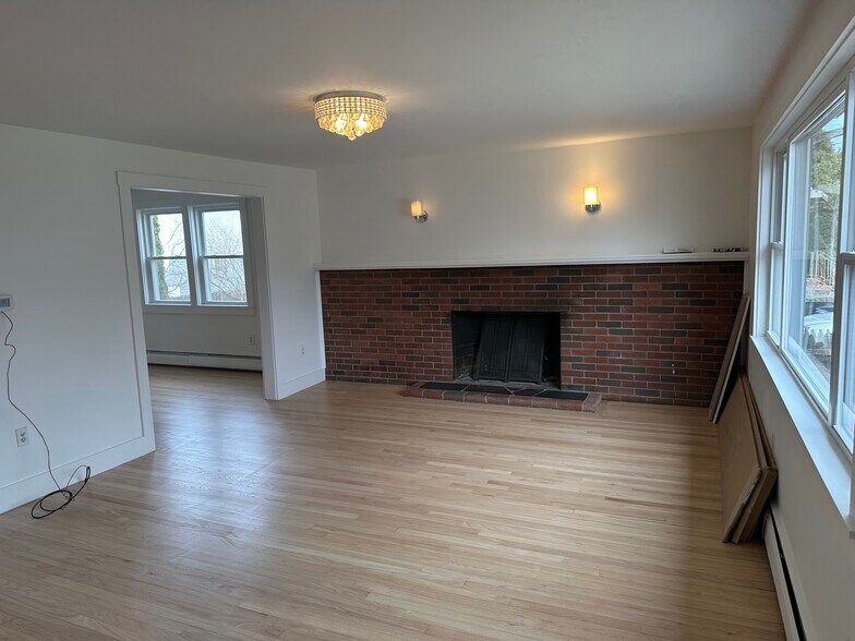 Building Photo - 71 Brookline St