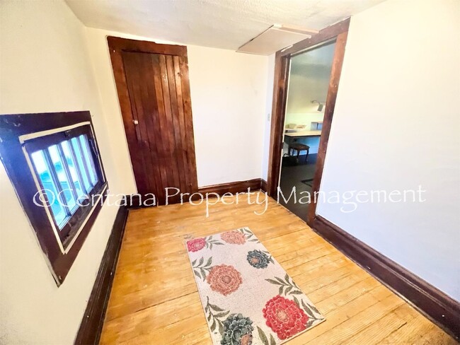 Building Photo - Fully furnished bungalow next to Bonanza F...