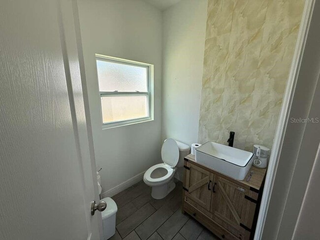 Building Photo - 408 N Finley Ave