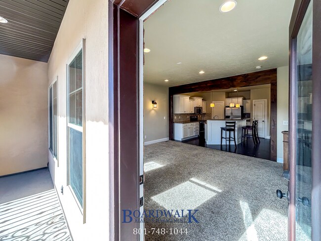 Building Photo - Spectacular 3 bed 2.5 bath in Highland