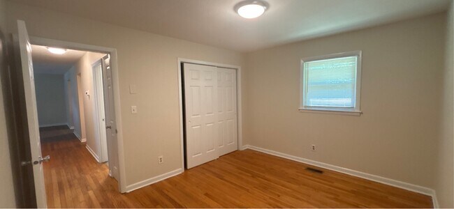 Building Photo - 1070 Rulnick St