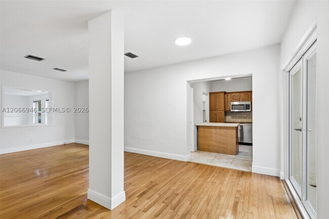 Building Photo - 2355 Overbrook St