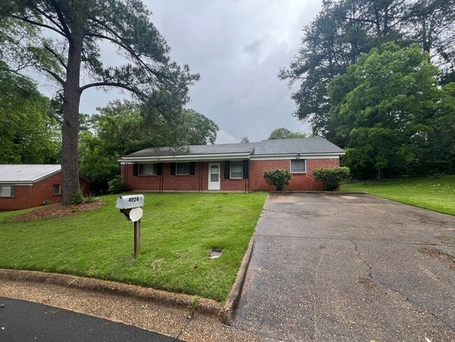 4 bedroom 2 bathroom single family home - 4 bedroom  2 bathroom single family home