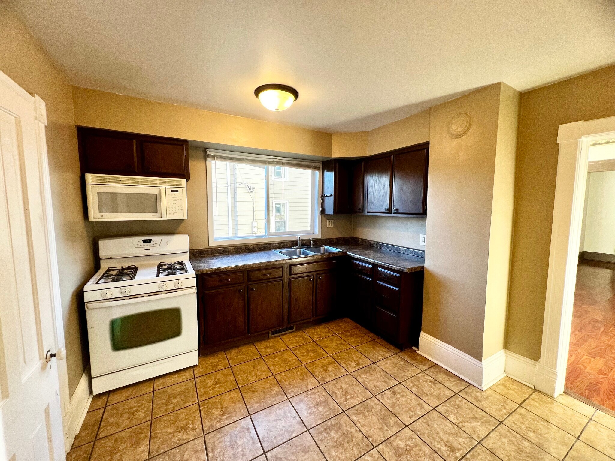 Building Photo - 1162 Edgerton St