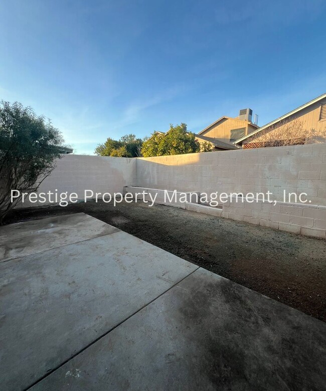 Building Photo - Wonderful Townhouse Located in the Northwest!!!