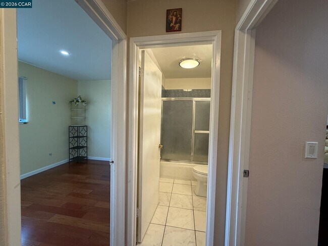 Building Photo - 6 Basin Ct