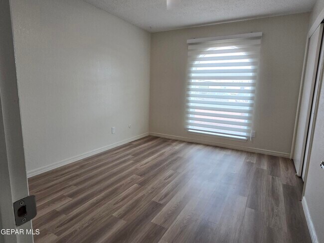 Building Photo - 11188 Shoreline Dr