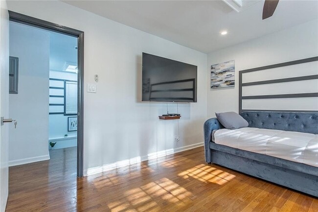 Building Photo - 6680 Williamson Dr NE