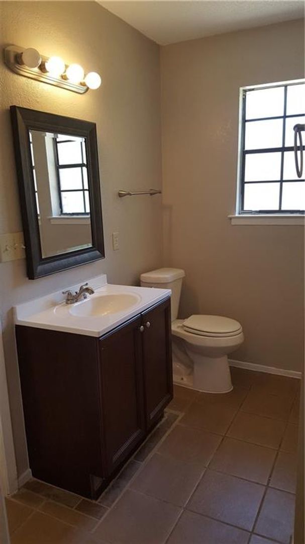 Building Photo - 507 Algerita Dr