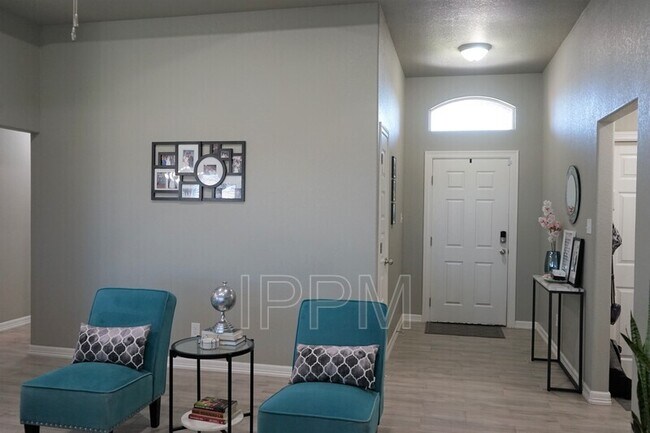 Building Photo - 2234 S Christian Cir
