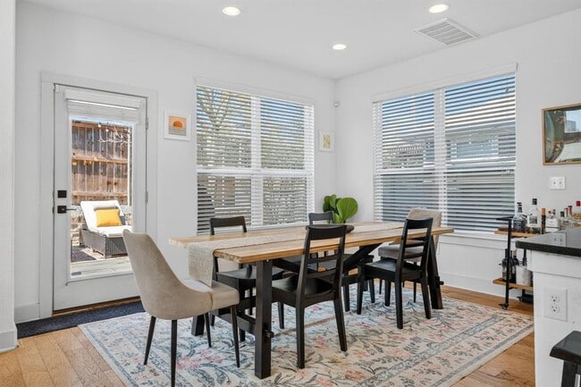 Building Photo - 2206 Hermia St