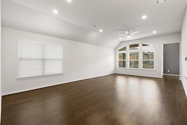 Building Photo - 223 Oleander Loop