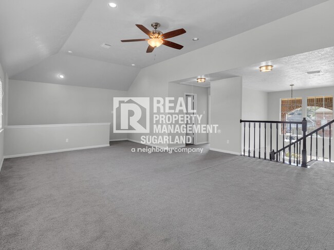 Building Photo - Executive Living in the Heart of Sugar Land