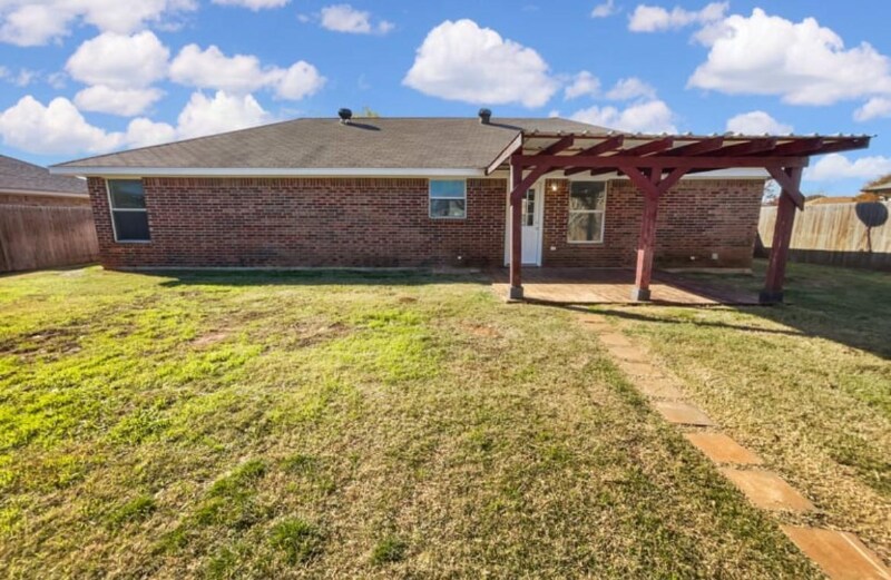 Building Photo - 1302 Lynnwood Dr