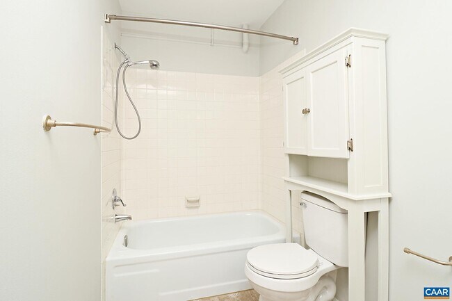 Building Photo - 573 Southampton Ct
