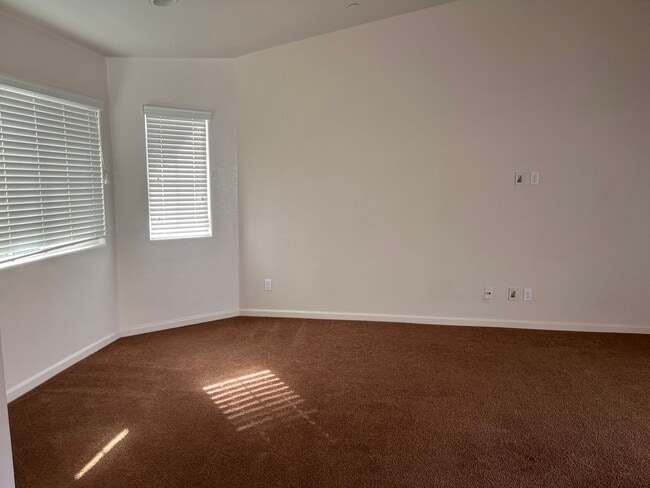 Building Photo - 2578 Bell Port Ave