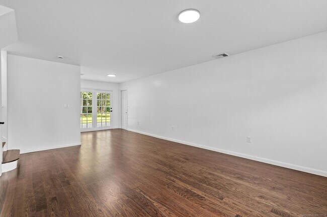 Building Photo - 36 Fuller Dr