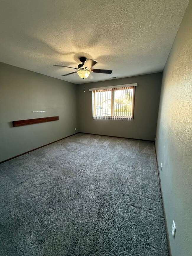 Building Photo - Main Level Townhome