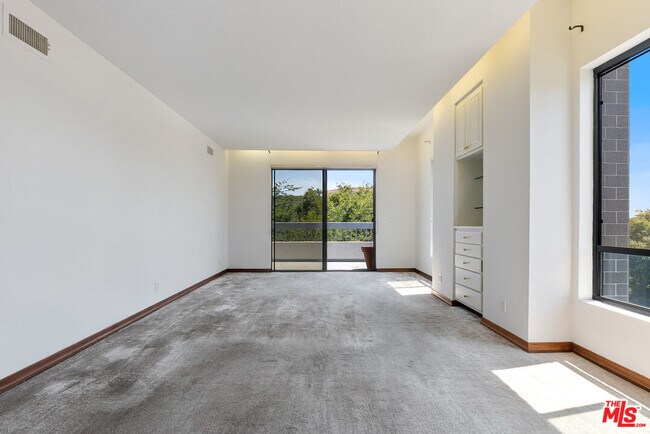 Building Photo - 1220 S Roxbury Dr