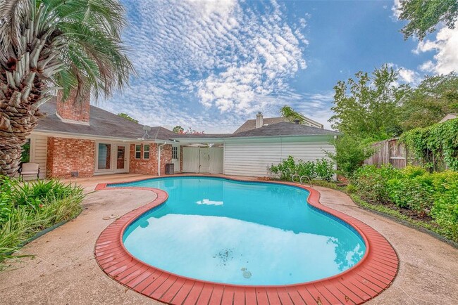 Building Photo - 10118 Briar Forest Dr