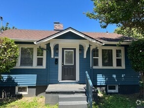 Building Photo - 3 Bedroom 1 Bathroom House