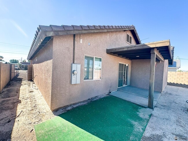 Building Photo - 28810 Arizona Ave