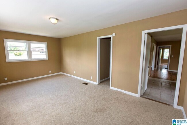 Building Photo - 901 28th Ave NE